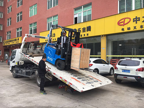 廈門電動叉車公司，銷售比亞迪電動叉車2.5噸一臺