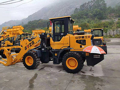恭喜羅總喜提新車，山宇裝載機(jī)940走起，山宇重工，助您成功！